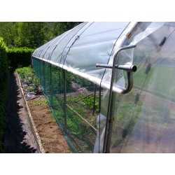 Serre de jardin avec ouvertures latérales